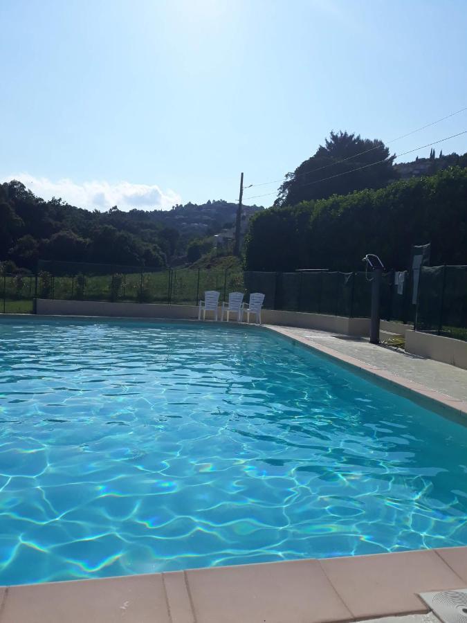Dans Un Jardin Bb Et Jacuzzi Bed and Breakfast Mandelieu Εξωτερικό φωτογραφία