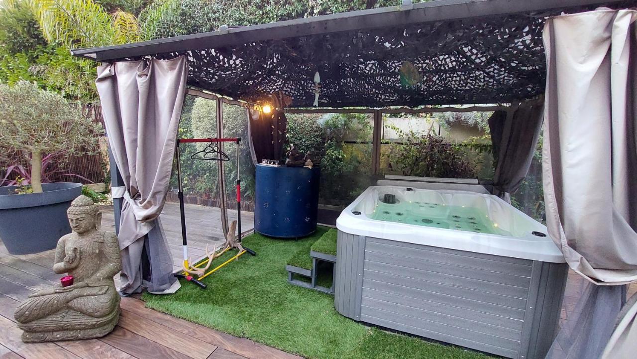 Dans Un Jardin Bb Et Jacuzzi Bed and Breakfast Mandelieu Εξωτερικό φωτογραφία